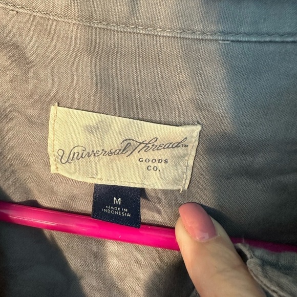 🎉Universal Thread Gray Stone Washed Top Flattering Style Size Medium - Picture 2 of 9